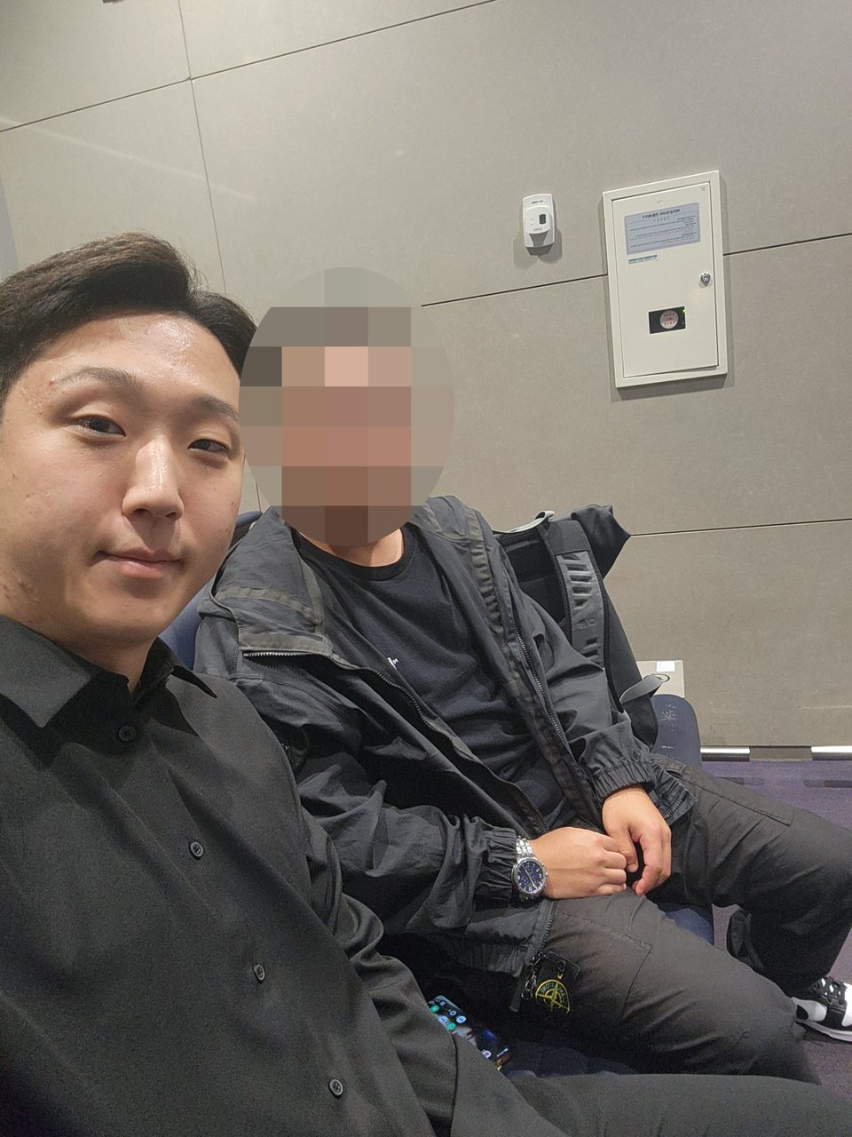 인천공항 탑승 대기 중 회원님과 함께한 셀카