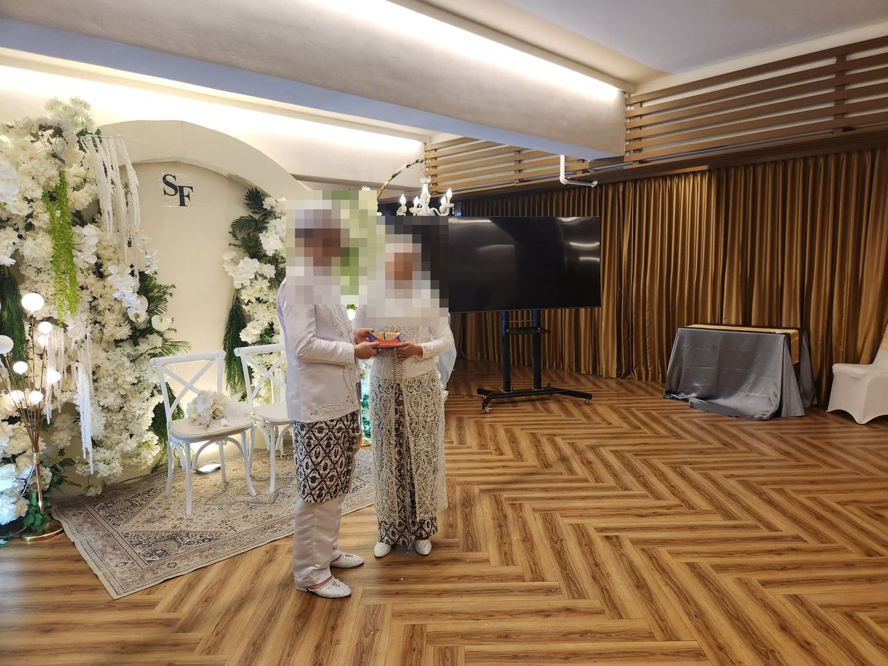 인도네시아 전통 혼례식의 신랑 신부