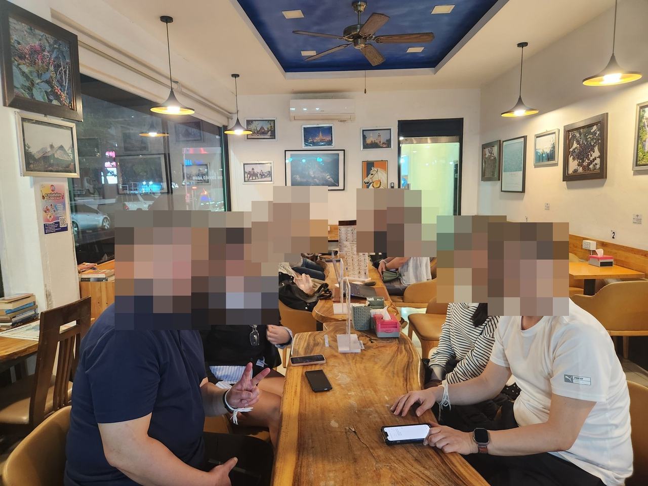 라오스 카페에서 커플들과 함께한 모임