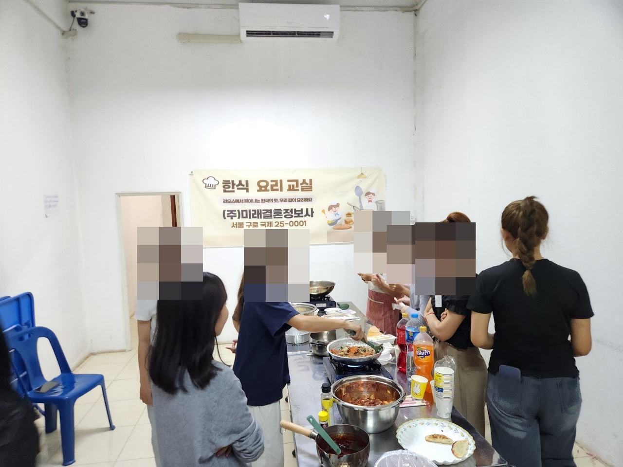 라오스 한식 요리 교실 - 신부님들이 한국 요리를 배우는 모습