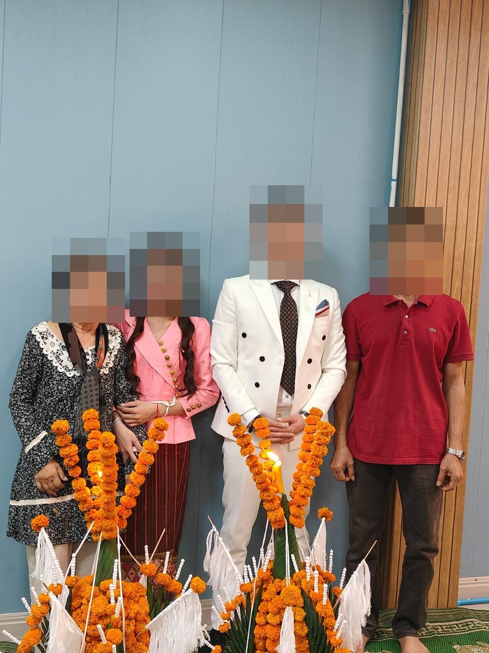 라오스 신부 부모님과 함께한 기념 사진