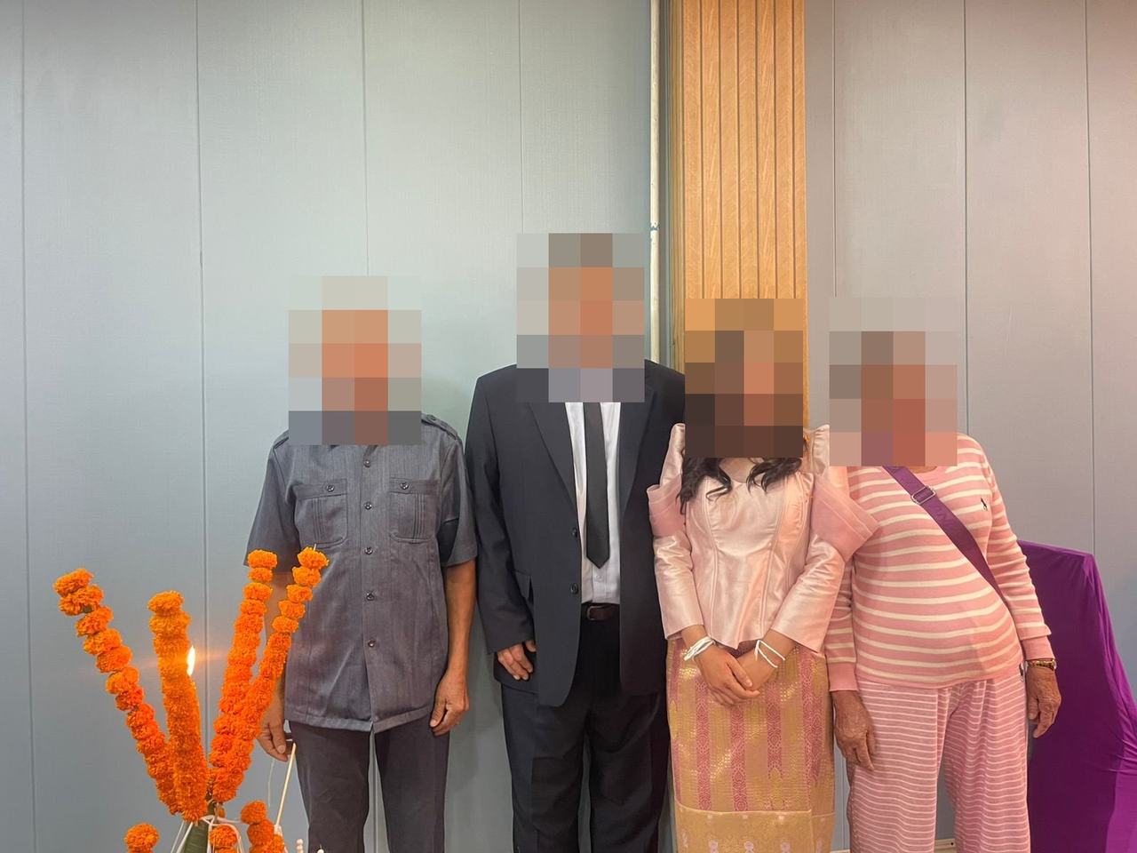 라오스에서 양가 부모님과 함께한 커플