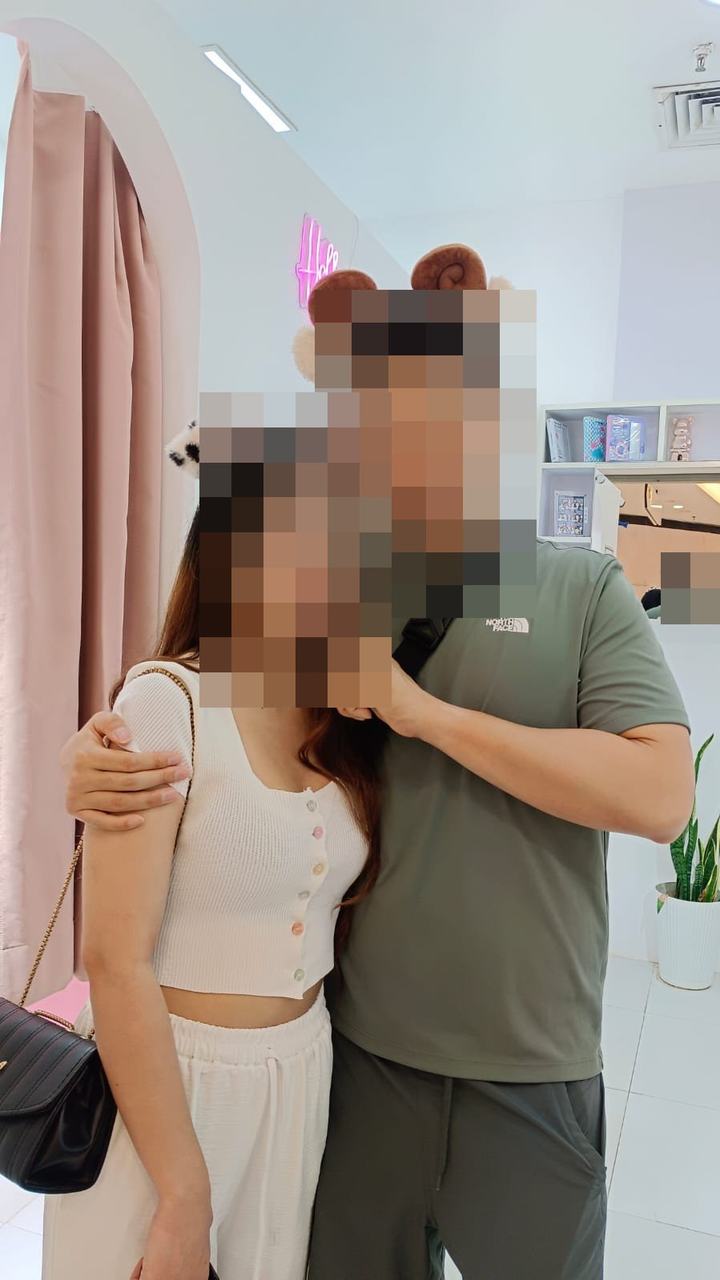 소품샵에서 데이트하는 커플